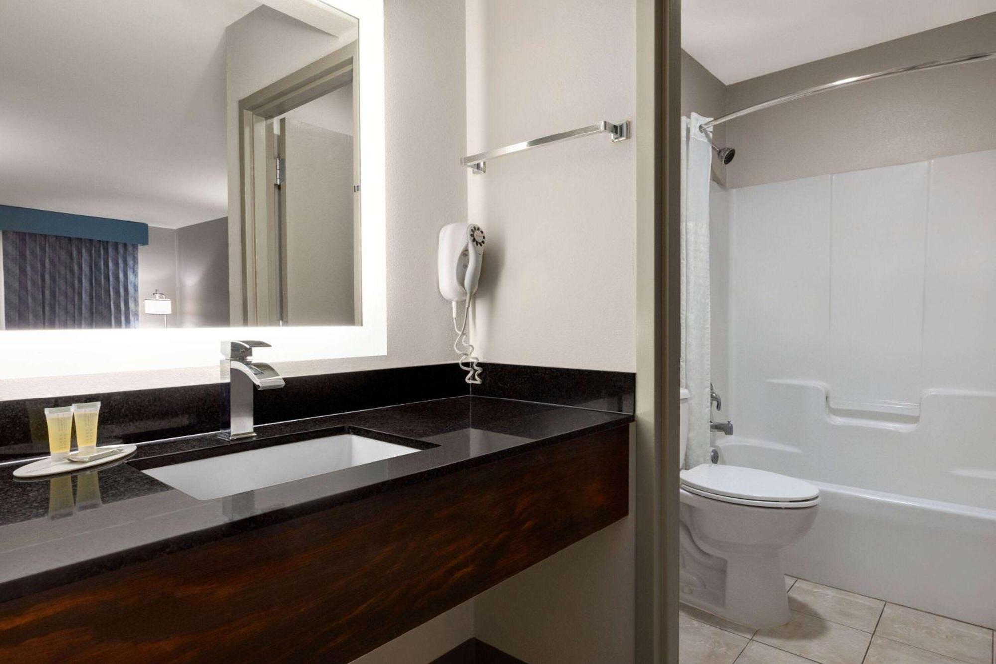 Days Inn By Wyndham Covington Exteriér fotografie