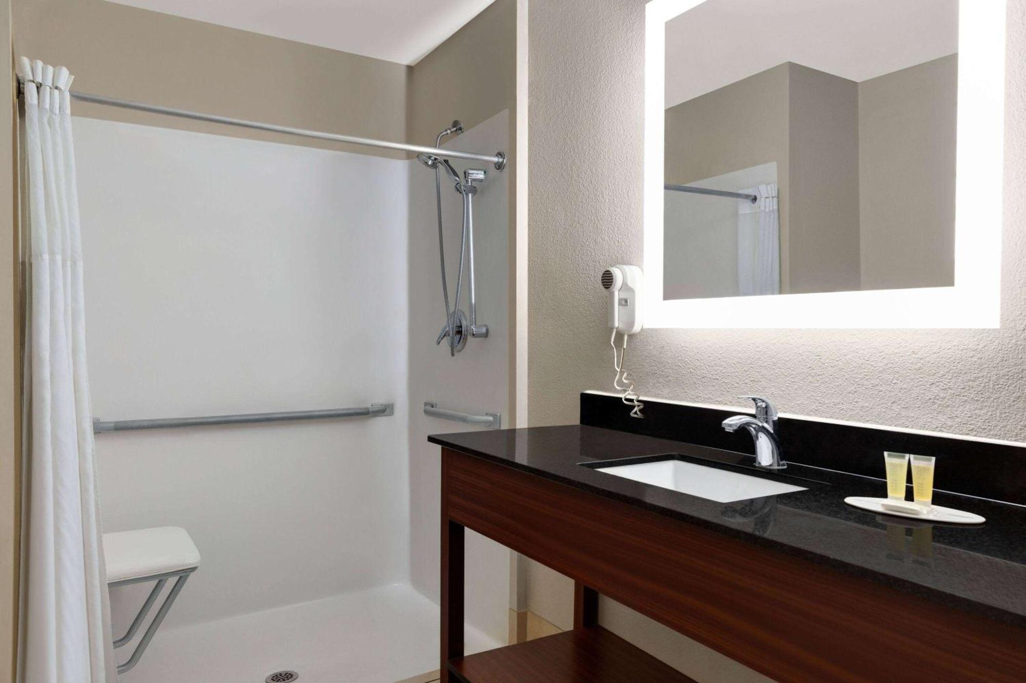 Days Inn By Wyndham Covington Exteriér fotografie