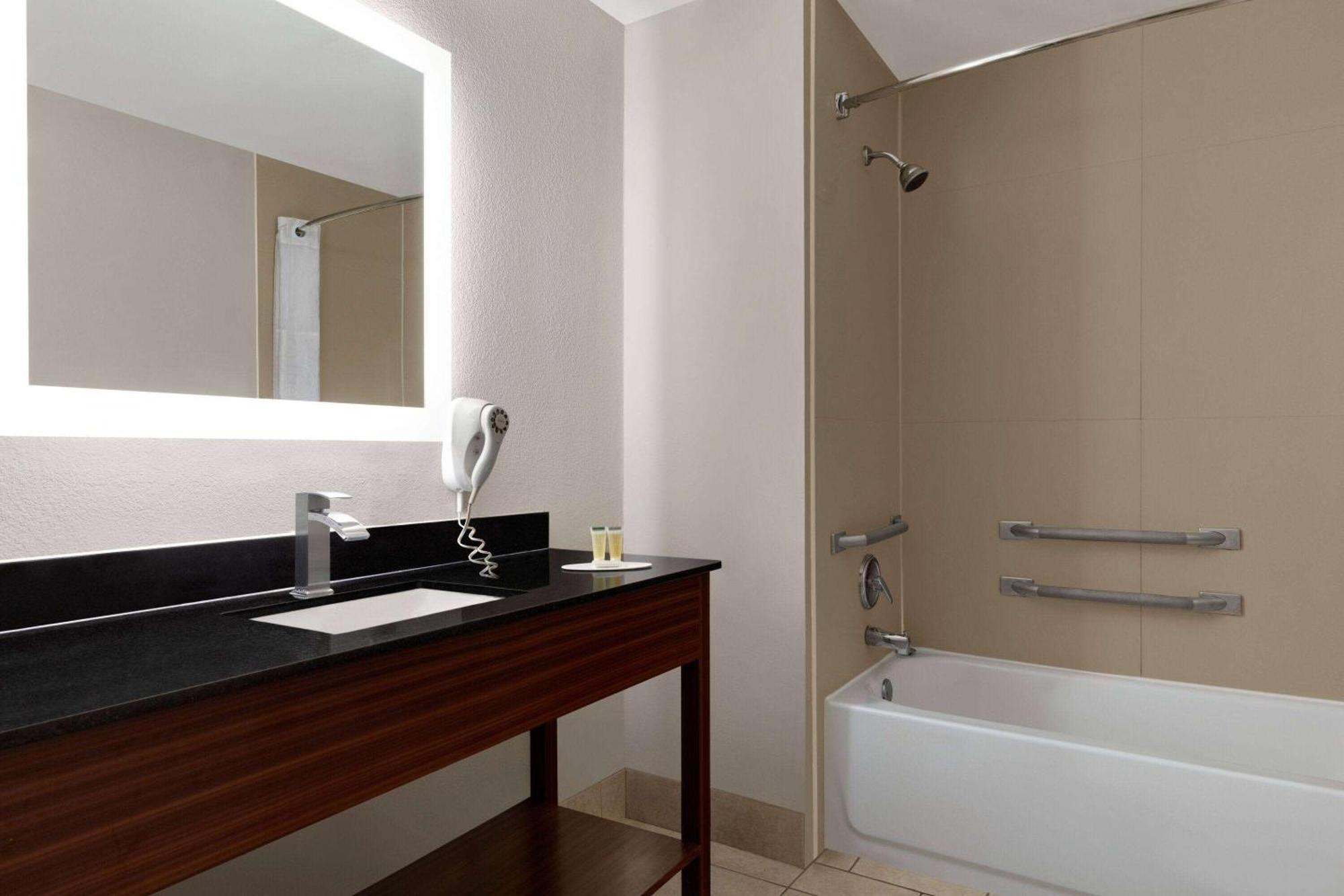 Days Inn By Wyndham Covington Exteriér fotografie